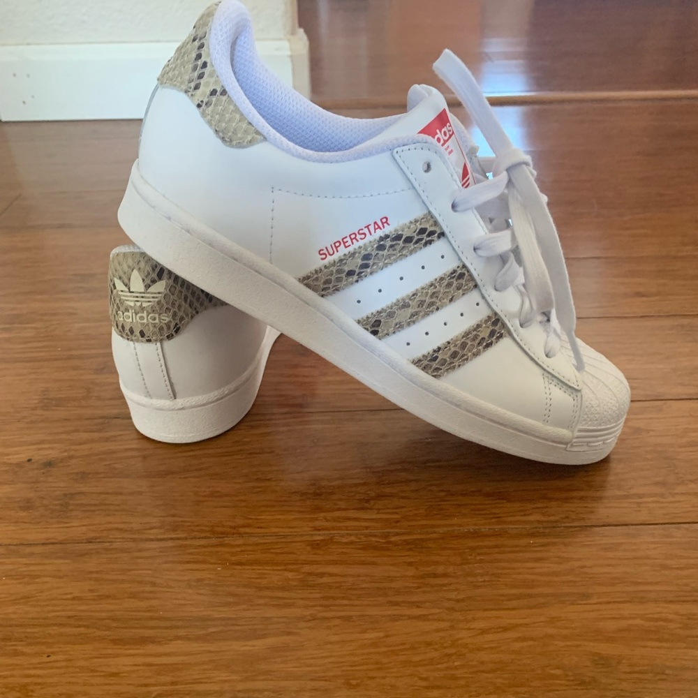 Adidas Superstar trainers. Women’s US 7. New with tags.